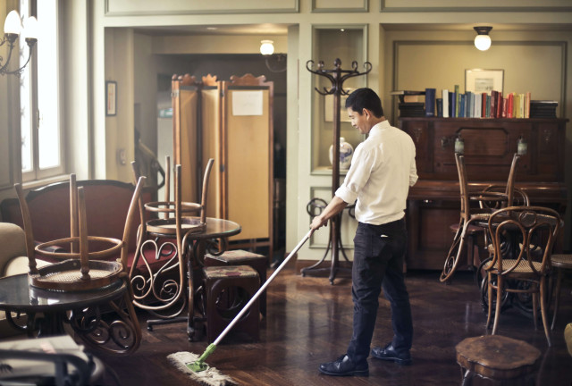 employee-mopping-the-floor