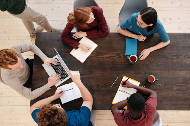 employees-having-a-meeting