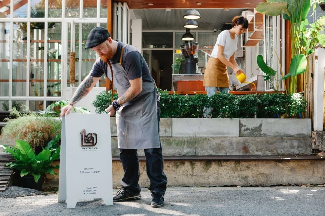 workers-opening-up-the-restaurant